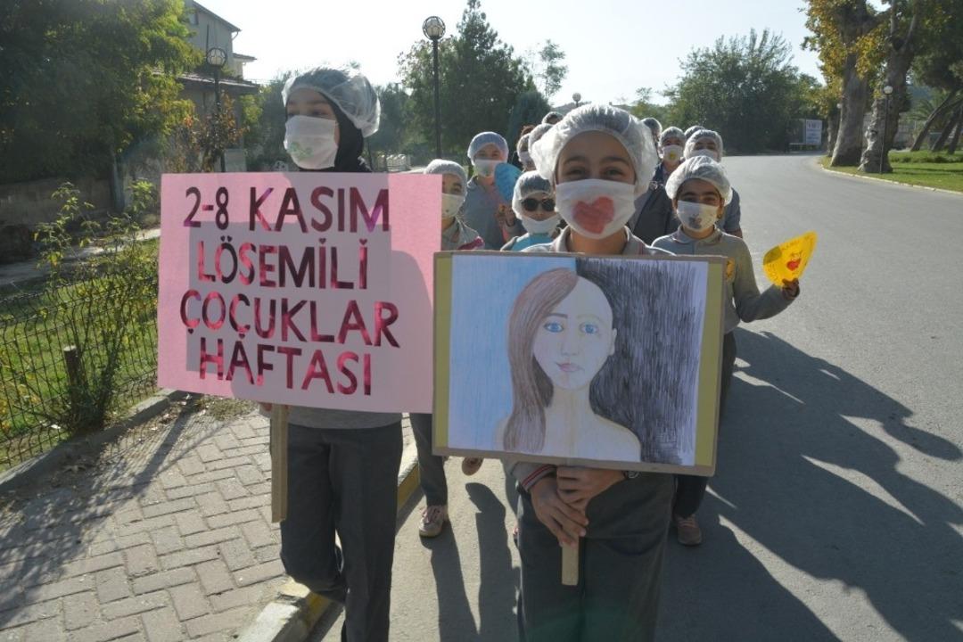 L&ouml;semiye dikkat &ccedil;ekmek i&ccedil;in maskeli zincir oluşturdular