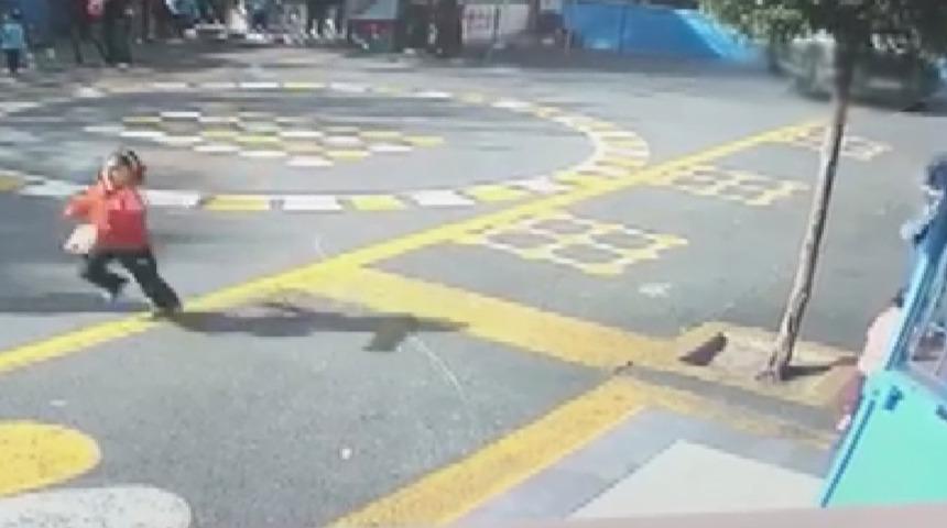 Avcılar'da okul bahçesindeki dehşet anı kamerada