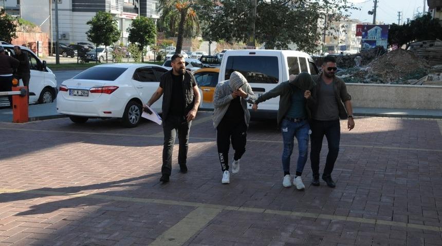 Alanya’da hapis cezası bulunan 2 hırsızlık şüphelisi yakalandı