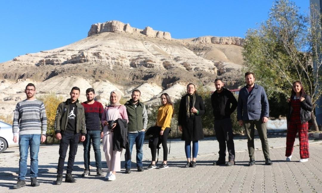 G&uuml;r&uuml;n&rsquo;de foto safari