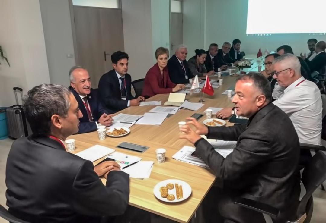 Rekt&ouml;r &Ccedil;omaklı, &lsquo;Geleceğin Meslekleri, Mesleklerin Geleceği&rsquo; kongresine katıldı