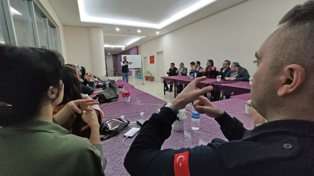 İşaret dili kursuna ilgi b&uuml;y&uuml;k