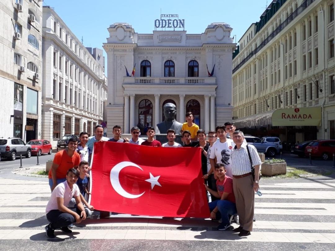 &Ouml;ğrenciler 3 &uuml;lkede eğitim g&ouml;rd&uuml;