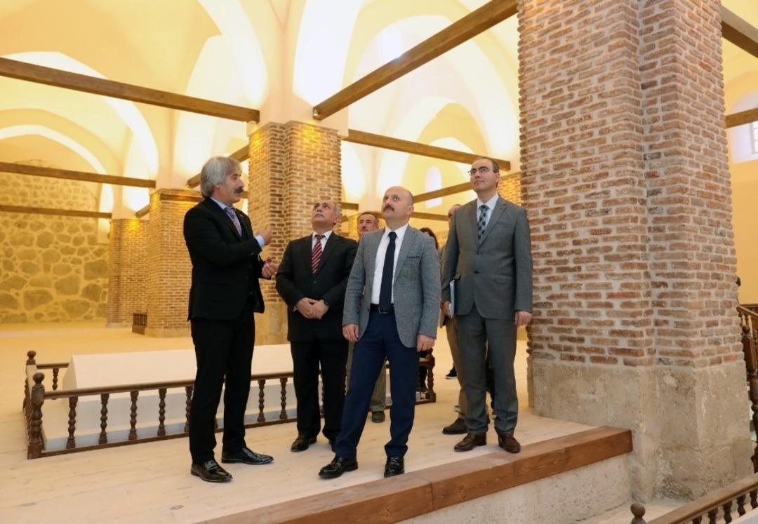 Vali Varol&rsquo;dan 3 t&uuml;rbenin daha restorasyonu i&ccedil;in talimat