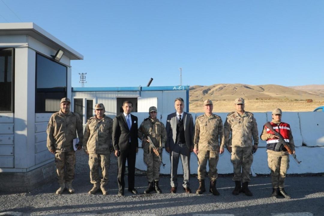 Vali Oktay &Ccedil;ağatay, yol kontrol noktasını ziyaret etti