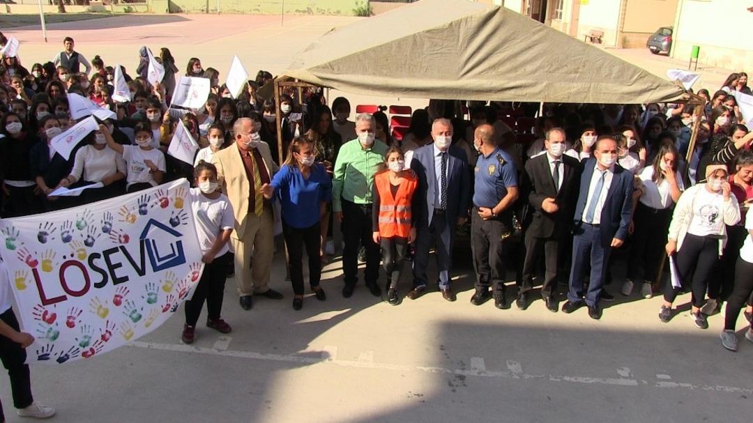 Samandağ&rsquo;da &ouml;ğrencilerden l&ouml;semili &ccedil;ocuklara destek