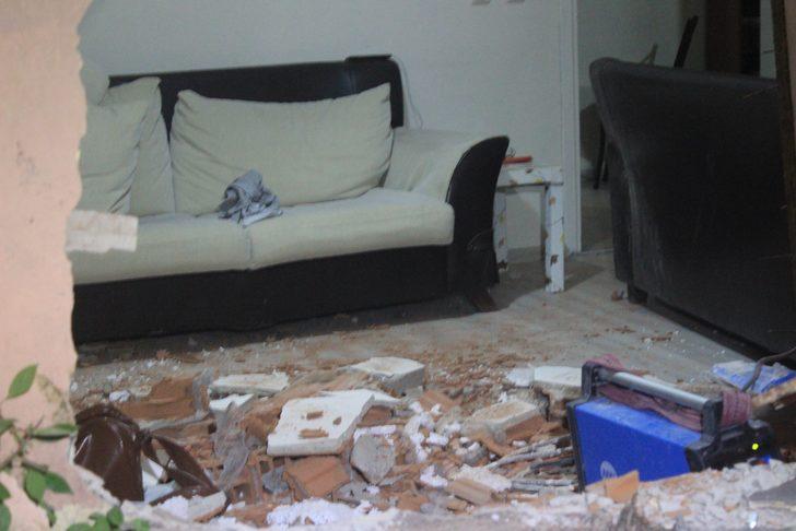 Şişli’de kontrolden çıkan araç, evin salonuna girdi G3