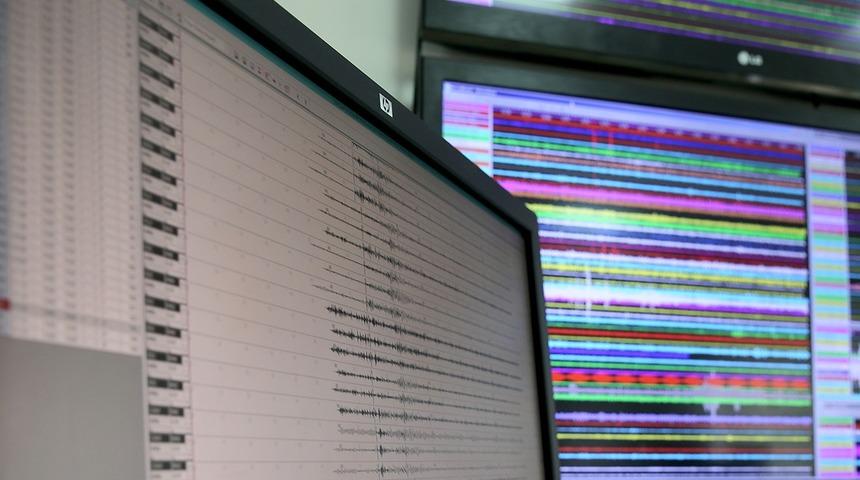 İran'da 5.9 ve 4.3 büyüklüğünde iki deprem