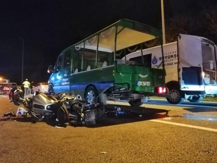 Altunizade feci kaza! Cenaze aracına motosiklet arkadan çarptı G2
