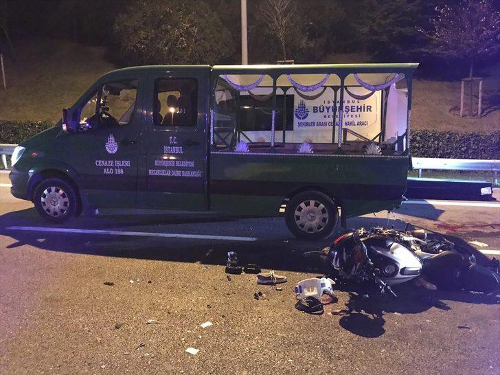 Altunizade feci kaza! Cenaze aracına motosiklet arkadan çarptı G4