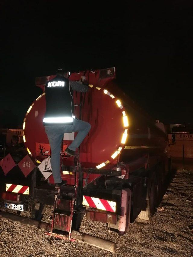 İzmir’de kaçak akaryakıt operasyonu: 18 bin litre kaçak akaryakıt ele geçildi