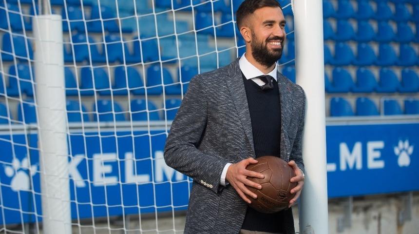 D&rsquo;S Damat, Deportivo Alaves kaps&uuml;l koleksiyonunu satışa &ccedil;ıkardı