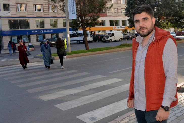 Yayaya yol vermedi, tartıştı, soruşturma açıldı... Ceza almamak için lokum dağıttı G5