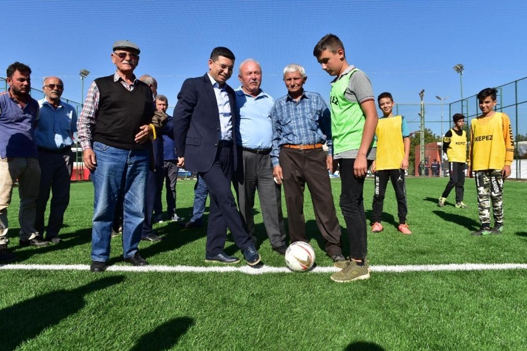 Gaziler Semt Spor Sahası t&ouml;renle a&ccedil;ıldı