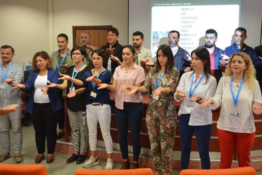 İzmit Belediyesi&rsquo;nde personele işaret dili eğitimi