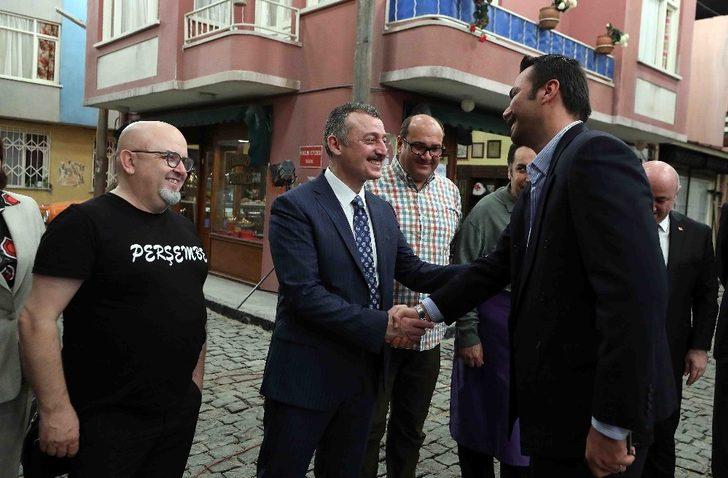 Başkan Büyükakın, “Seksenler” dizisinin setine konuk oldu G1