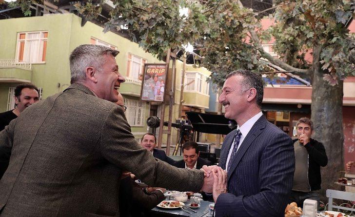 Başkan Büyükakın, “Seksenler” dizisinin setine konuk oldu G5