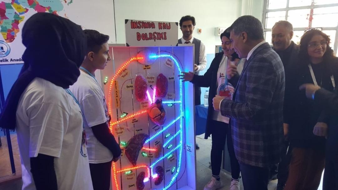 Tatvan&rsquo;da &ldquo;T&Uuml;BİTAK 4006 Bilim Fuarı&rdquo; d&uuml;zenlendi