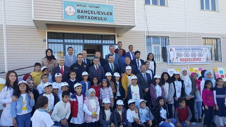 Tatvan’da “TÜBİTAK 4006 Bilim Fuarı” düzenlendi G3