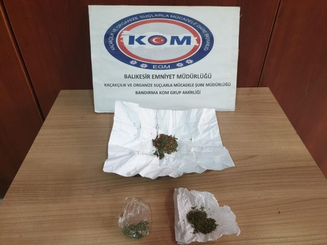 Polis uyuşturucu operasyonlarında 8 ş&uuml;pheli yakaladı