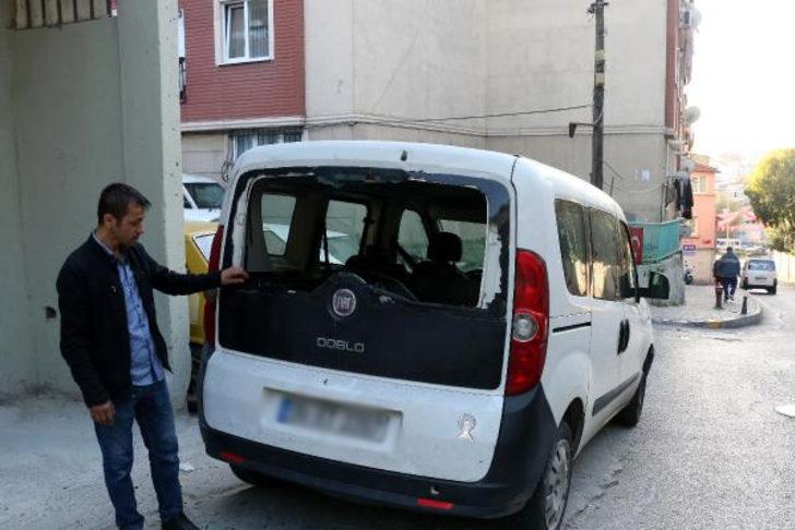 Beyoğlu'nda araç sahipleri şaşkına döndü! 6 aracın camları kırıldı G2