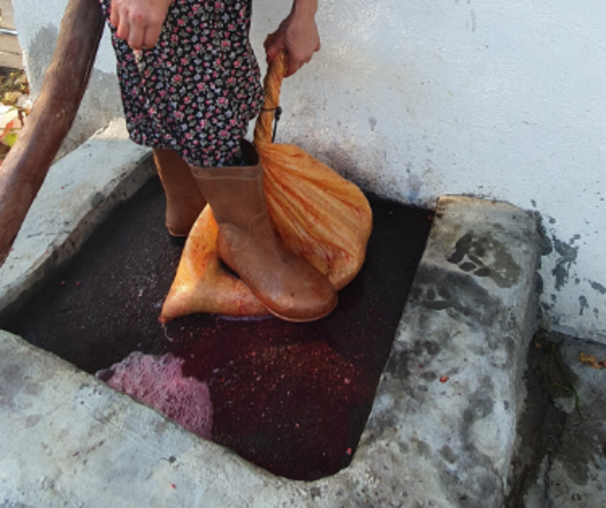 Nar ekşisi nasıl yapılır? İşte kadınların nar ekşisi mesaisi