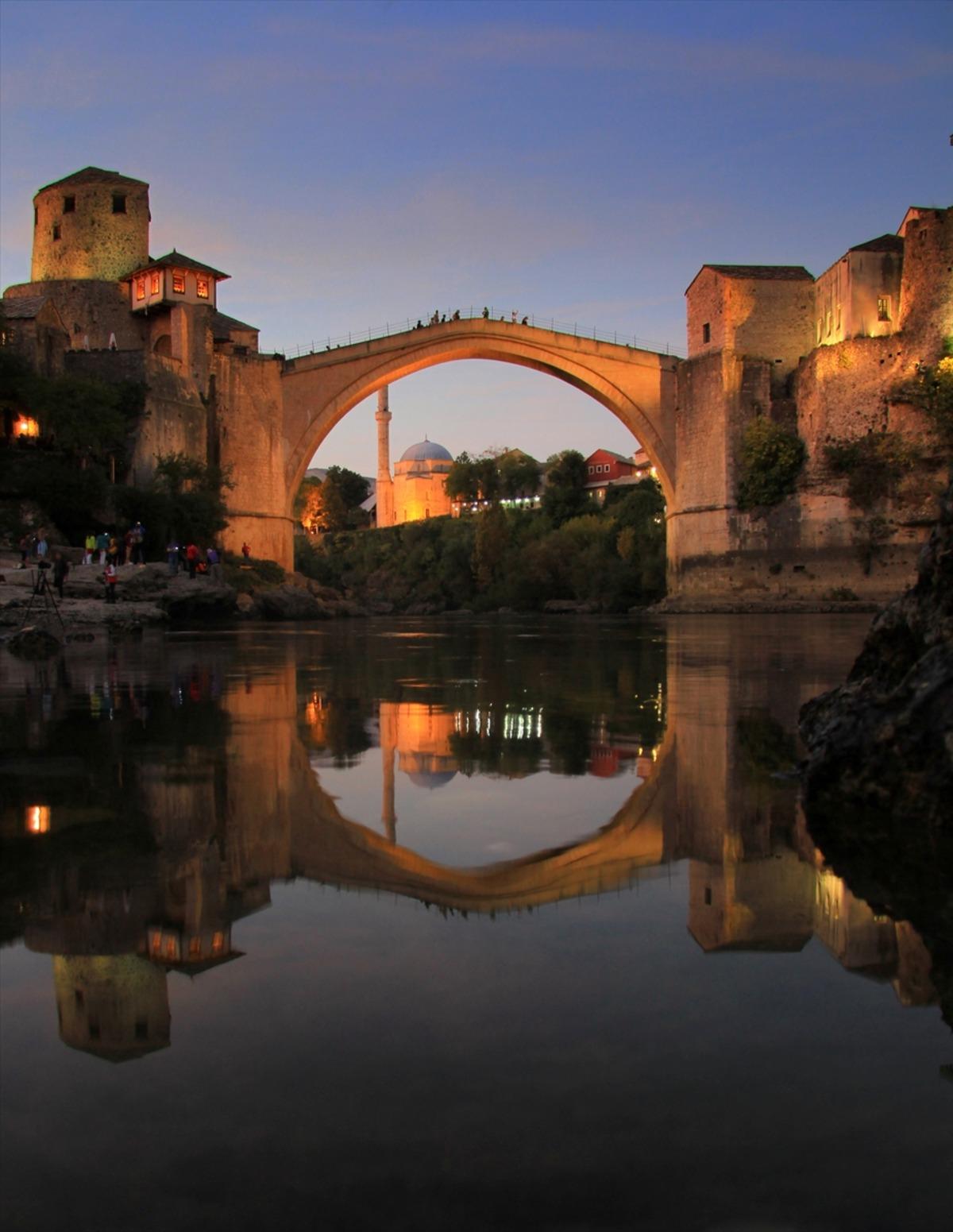 Mostar K&ouml;pr&uuml;s&uuml; medeniyetleri birleştirmeye devam ediyor