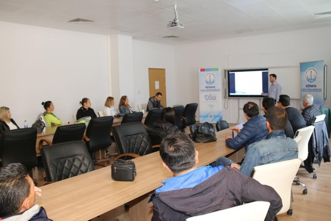 K&uuml;tahya&rsquo;da Beden Eğitimi &Ouml;ğretmenlerinin &lsquo;Dispraksi&rsquo; at&ouml;lye &ccedil;alışması