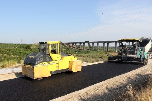 Mersin’de bozuk yollar asfaltlanıyor