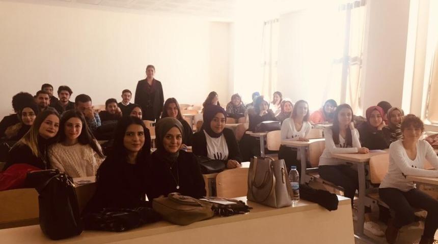 Sosyoloji &ouml;ğrencilerine sosyal hizmet semineri