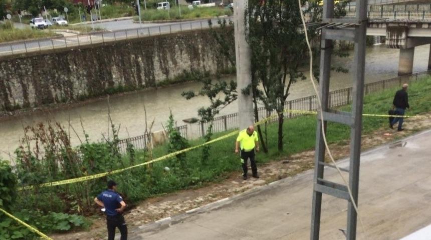 Kavga ettiği şahıs yerine babasını öldürdü!