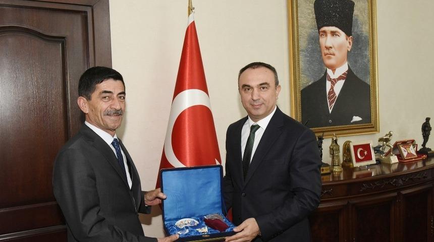 Vakıflar B&ouml;lge M&uuml;d&uuml;r&uuml; G&uuml;ven&rsquo;den Vali Soyt&uuml;rk&rsquo;e veda ziyareti