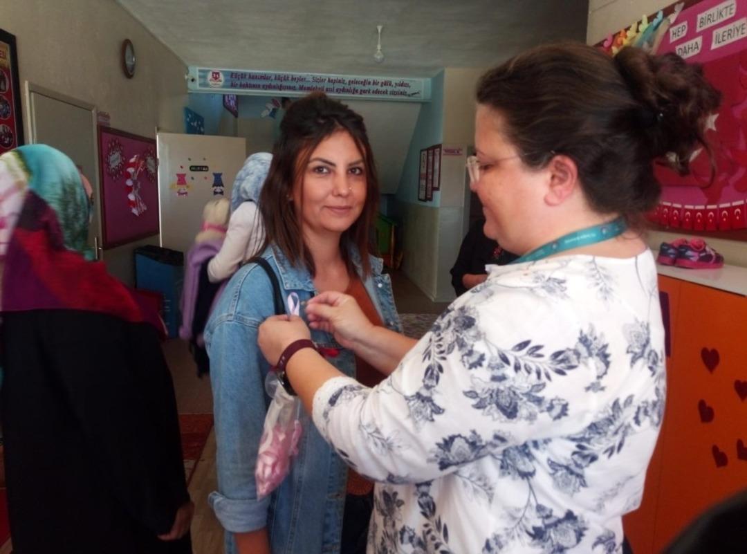 &Ouml;ğrenci velilerine meme kanseri eğitimi