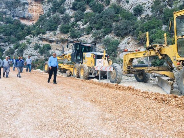 Demre Köşkerler-Kaş Dirgenler yolunda çalışma