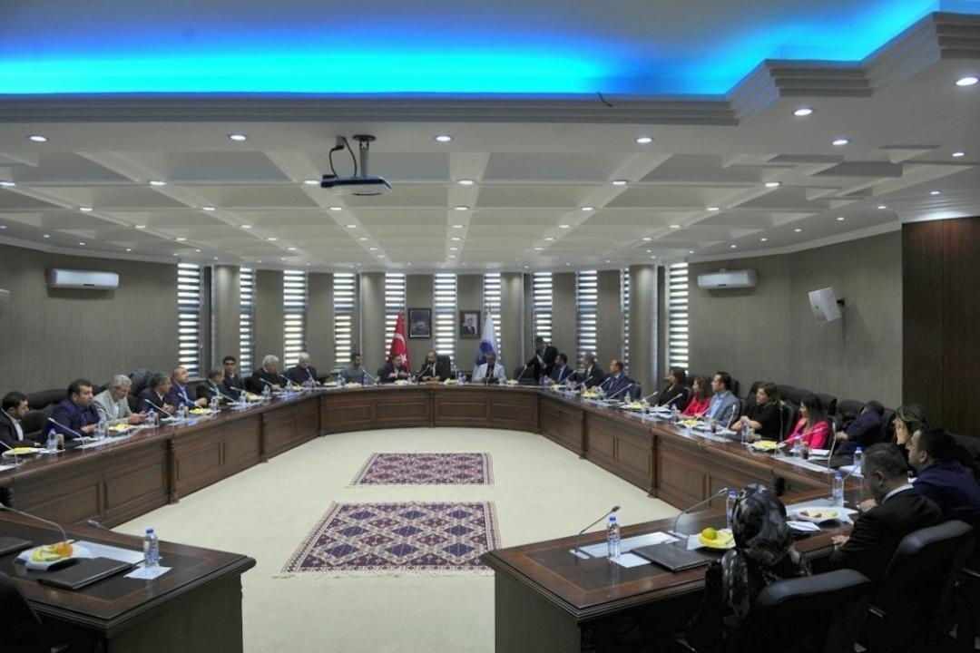 Rekt&ouml;r Şevli, İranlı heyetle bir araya geldi