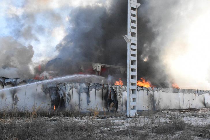 Sivas'ta geri dönüşüm fabrikasında korkutan yangın! G3