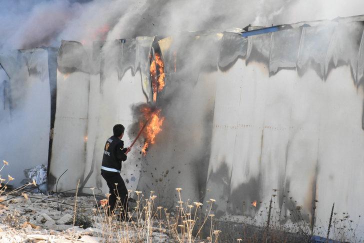 Sivas'ta geri dönüşüm fabrikasında korkutan yangın! G5