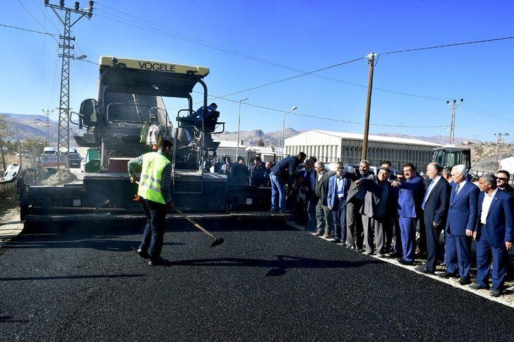 Hekimhan ilçesinde asfaltlama çalışmaları yapılıyor G1