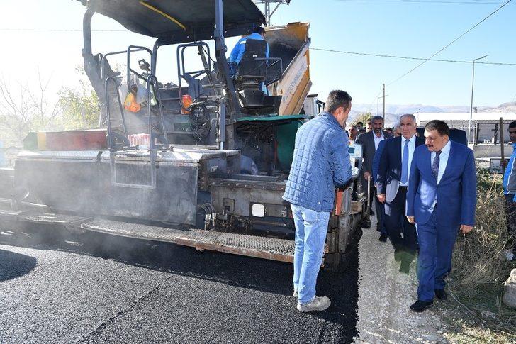 Hekimhan ilçesinde asfaltlama çalışmaları yapılıyor G3