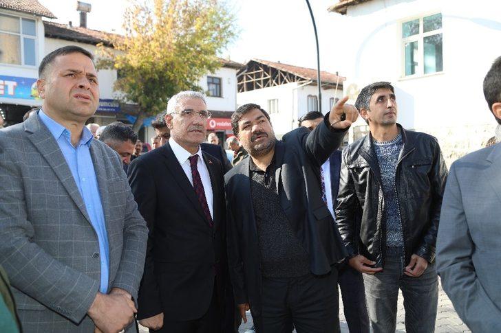 Eskimalatya’da bulunan eski belediye binasının yıkımı için ilk kepçe vuruldu G2