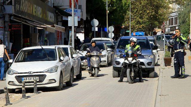 Emniyet Trafik Şube ceza yağdırdı