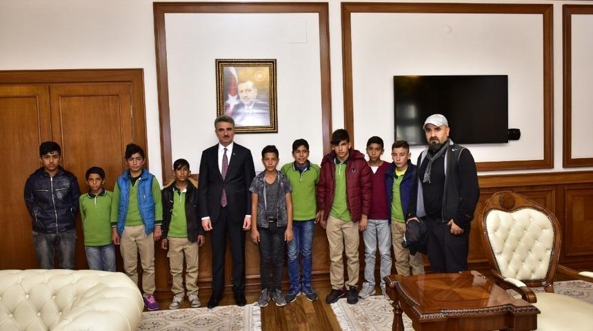 Hokeycilerden Vali Baruş&rsquo;a ziyaret