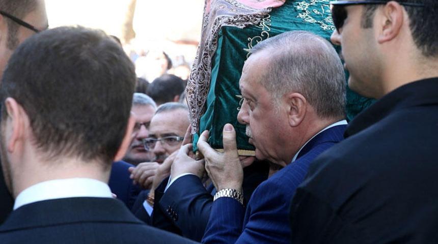 Cumhurbaşkanı Erdoğan, Akbaşoğlu'nun annesinin cenazesine katıldı