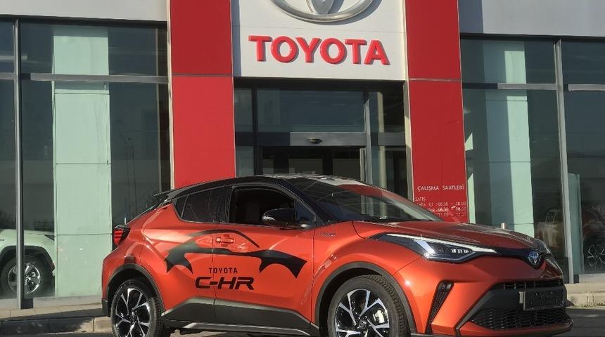 Totoya CH-R&rsquo;nin makyajlı kasası Toyota Aksoy Plaza&rsquo;da