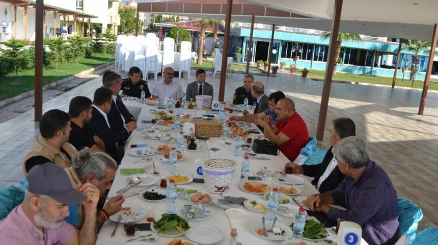 Bozyazı&rsquo;da &rsquo;muz &uuml;retiminde yaşanan sorunlar ve &ccedil;&ouml;z&uuml;m&uuml;&rsquo; toplantısı