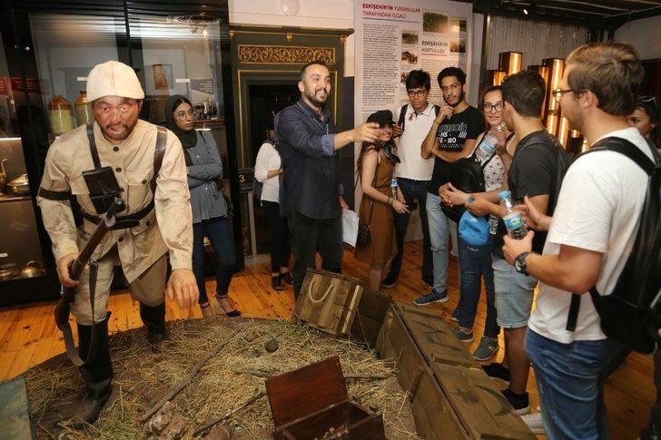 Öğrenci ve öğretmenler Atatürk ile Bir Gün Galerisi’ni ücretsiz ziyaret edebilecek G1