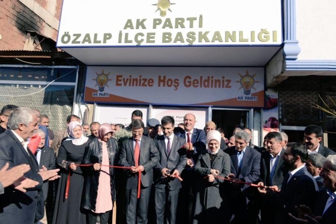 T&uuml;rkmenoğlu&rsquo;ndan &Ouml;zalp il&ccedil;esine ziyaret