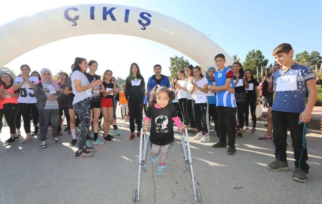 GA&Uuml;N geleneksel Atat&uuml;rk koşusuna yoğun ilgi