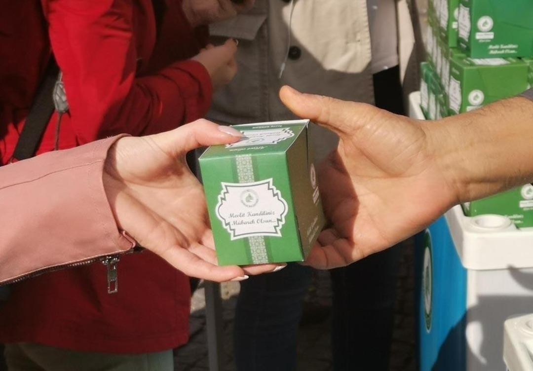 Edirne&rsquo;de 10 bin kutu kandil simidi ikram edildi