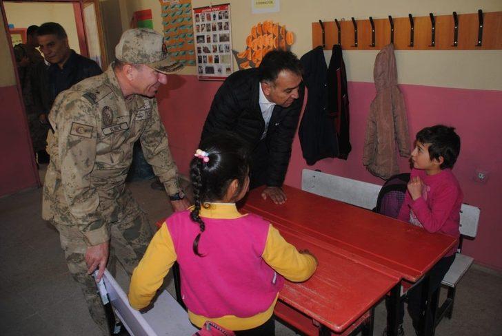 Vali Çağatay’dan jandarma karakoluna ziyaret G5